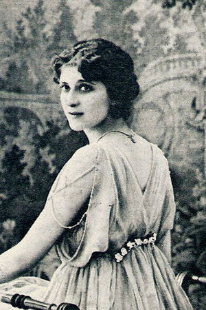 Yvette Andréyor portrait