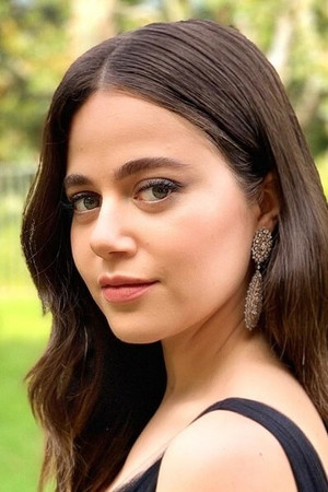 Molly Gordon portrait