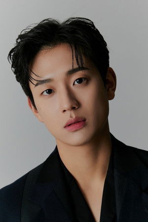 Shin Hyeon-seung portrait