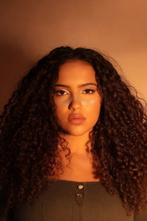 Alanys Santos portrait