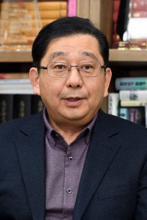 Hosaka Yuji portrait