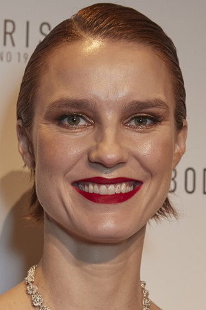 Amanda Collin portrait