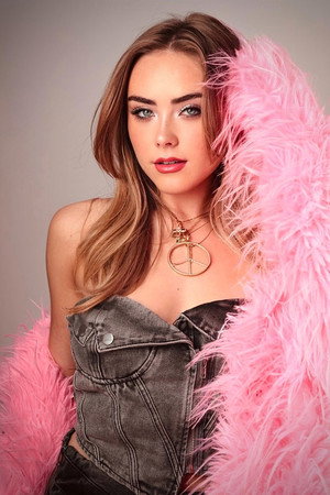 Mila Nabours portrait