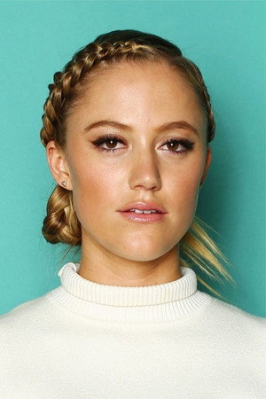 Maika Monroe portrait