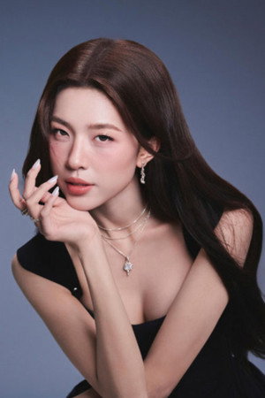 Diễm Hằng Lamoon portrait