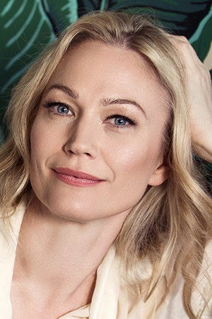 Sarah Wynter portrait
