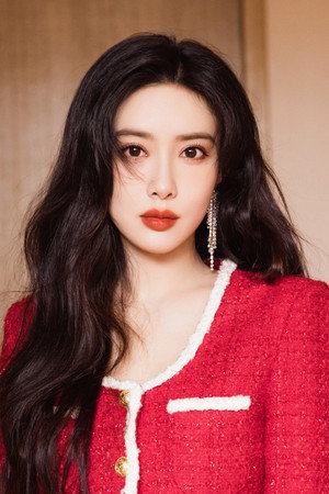 Meng Ziyi portrait
