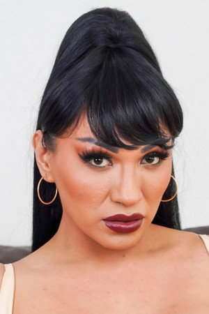 Jessy Dubai portrait
