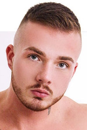 Theo Ross portrait