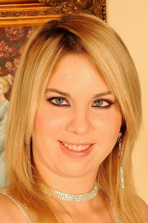 Chloe Bright portrait
