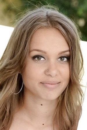 Liza Rowe portrait