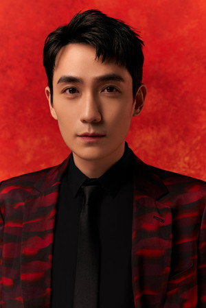 Zhu Yilong portrait