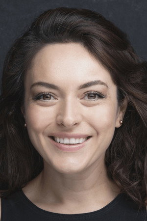 Ezgi Mola portrait