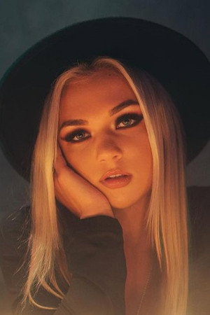 Julia Hart portrait