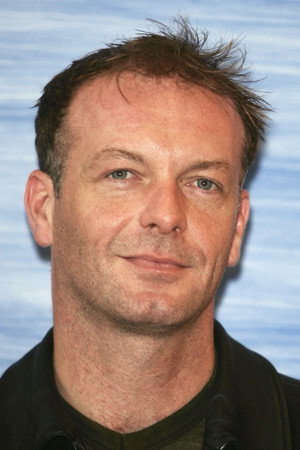 Hugo Speer portrait