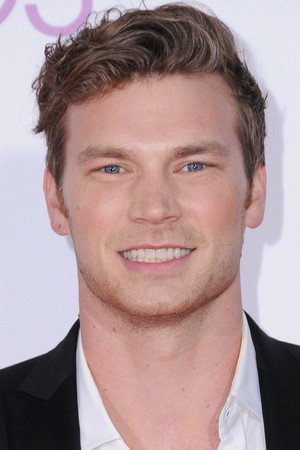 Derek Theler portrait