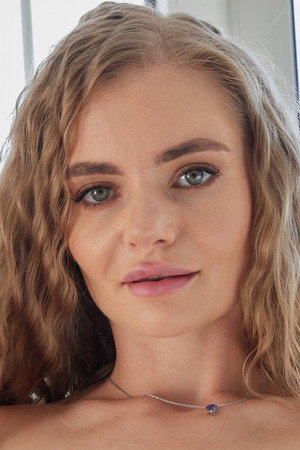Fibi Euro portrait