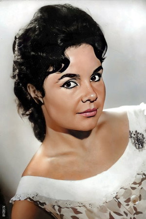Muhterem Nur portrait