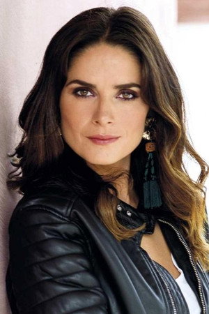 Dina Félix Costa portrait