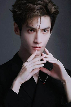 Luo Yunxi portrait
