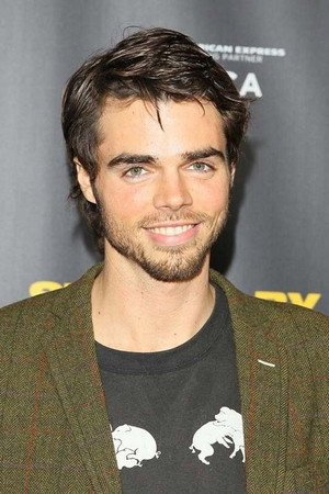Reid Ewing portrait