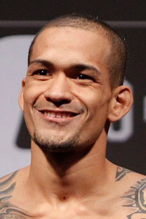 Yancy Medeiros portrait