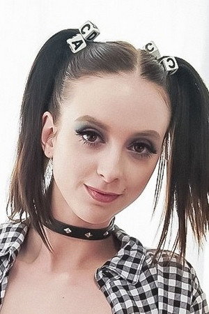 Lacey Noir portrait