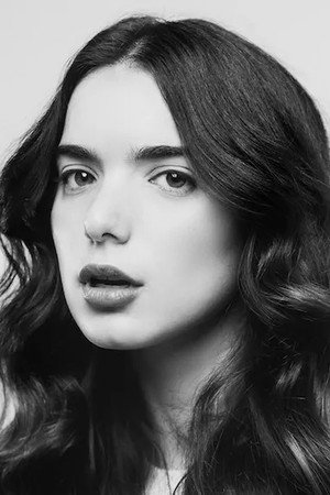 Dylan Gelula portrait