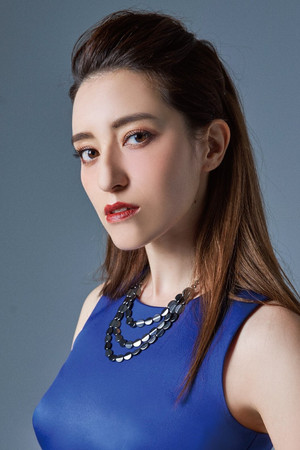 Lara Veronin portrait