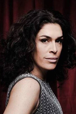 Paula Lavigne portrait