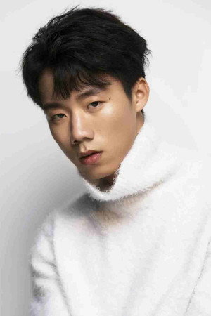 Mu Tong portrait