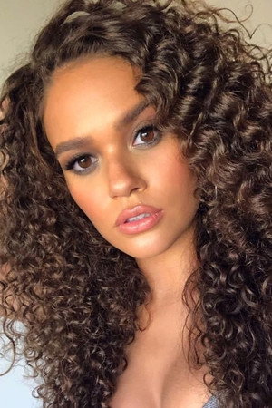 Madison Pettis portrait