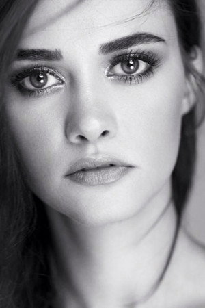 Hande Soral portrait