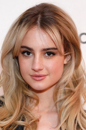 Grace Van Patten portrait