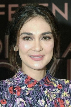 Luna Maya portrait
