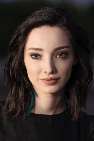 Emma Dumont portrait