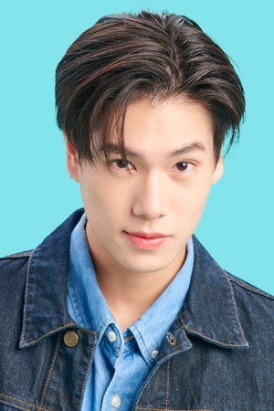 Phuwin Tangsakyuen portrait