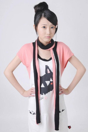 Mo Shi-ni portrait