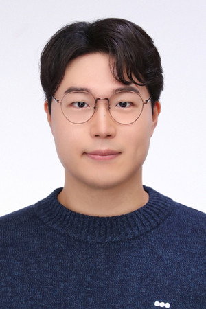 Hwang Dong-hyun portrait