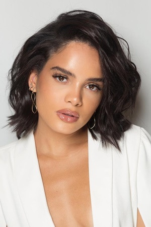 Carol Macedo portrait