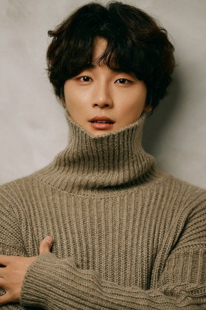 Yoon Shi-yoon portrait