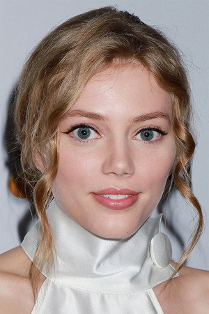 Grace Van Dien portrait