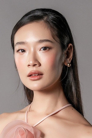 Chutimon Chuengcharoensukying portrait