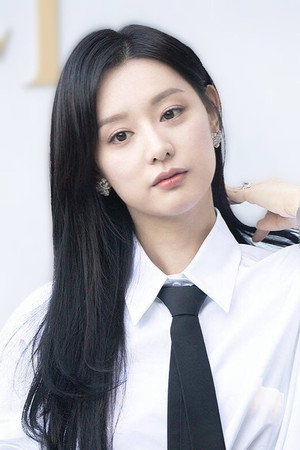 Kim Ji-won portrait