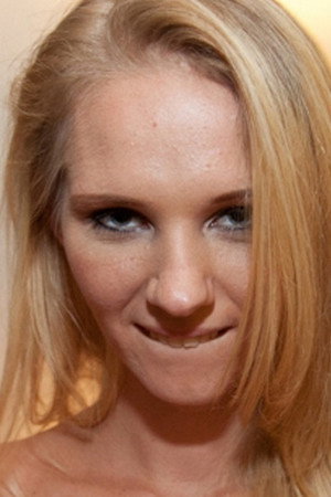 Alli May portrait