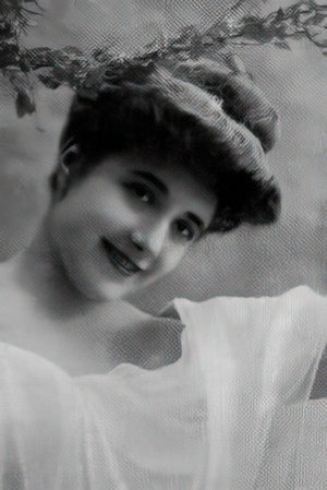 Yvonne maëlec portrait