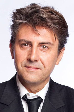 Simon Palomares portrait