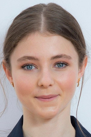 Thomasin McKenzie portrait