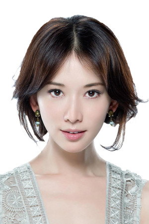 Lin Chi-ling portrait
