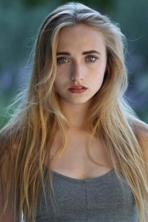 Chloé Jouannet portrait